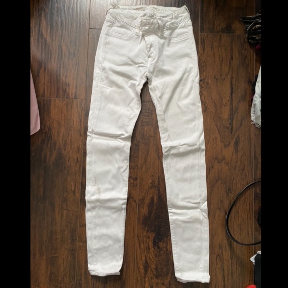 White American Eagle jeans